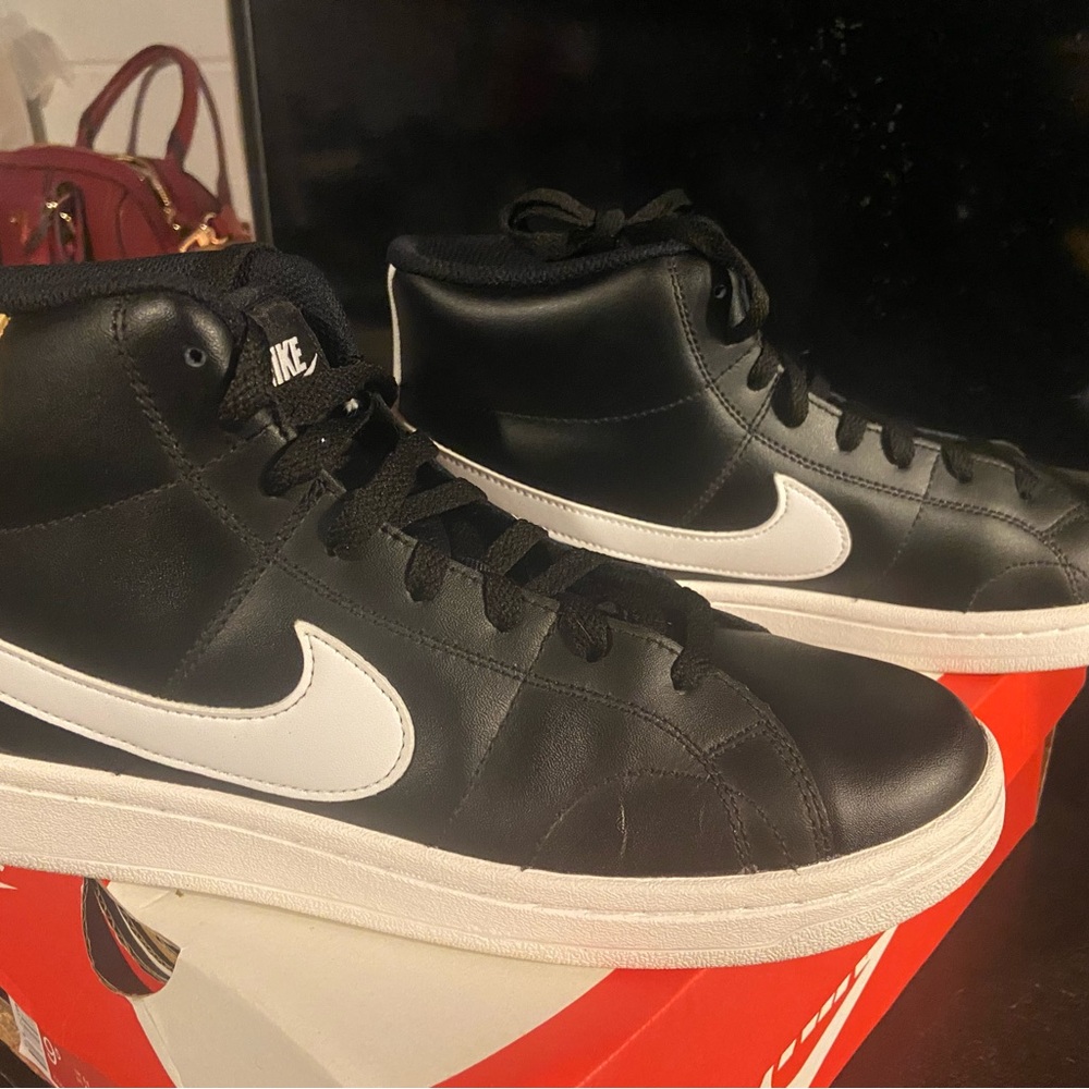 Nike Men's Black and White Sneakers